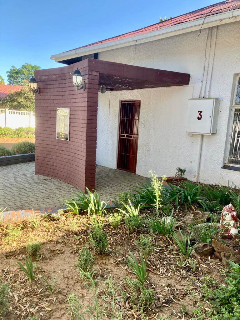 6 Bed House in Dewetsdorp photo number 4