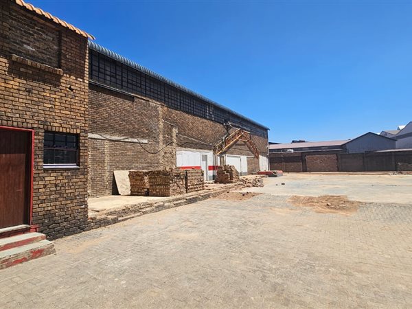 804  m² Industrial space