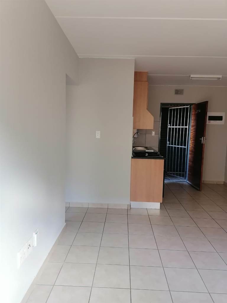 2 Bed Apartment in Glenvista photo number 11