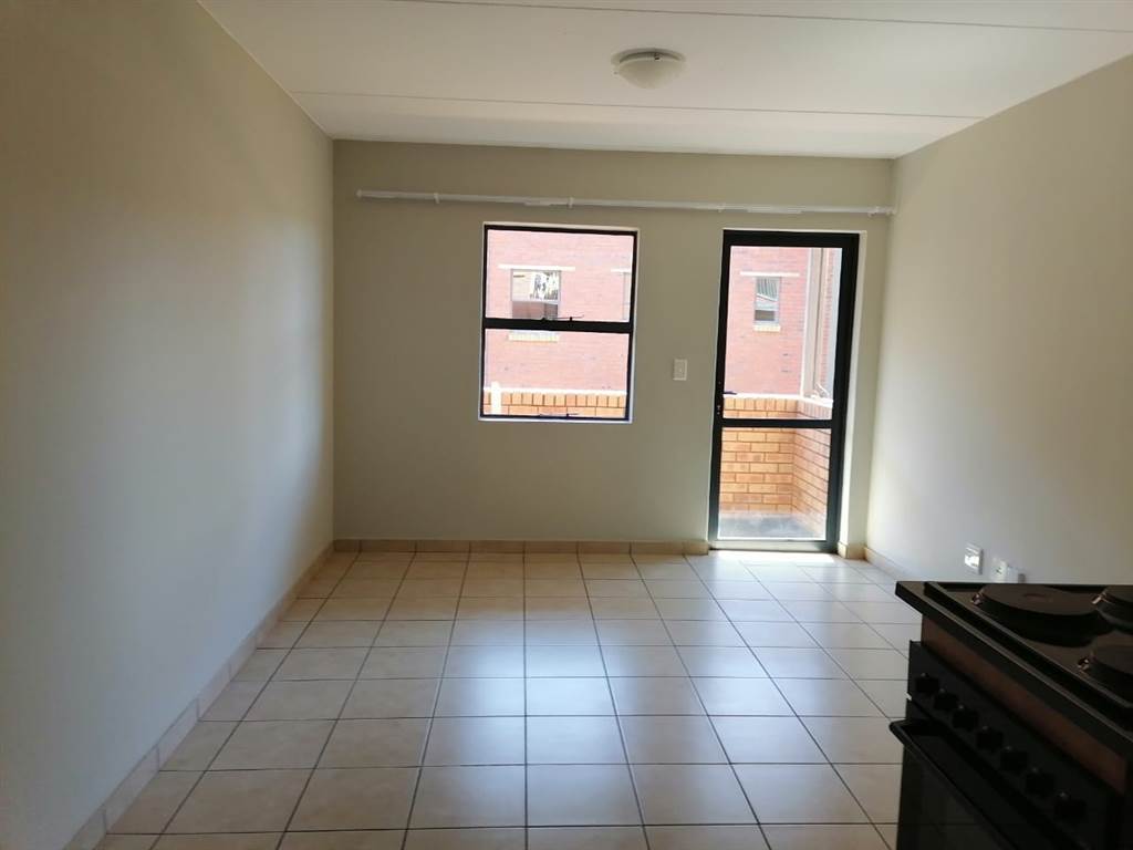 2 Bed Apartment in Glenvista photo number 21
