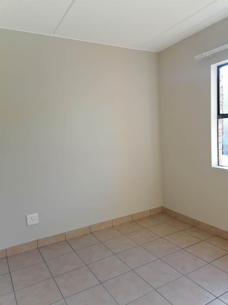 2 Bed Apartment in Glenvista photo number 22