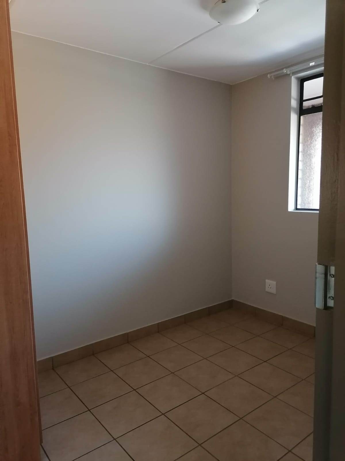 2 Bed Apartment in Glenvista photo number 30