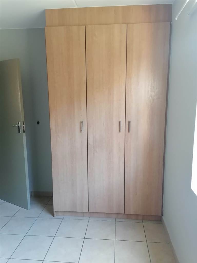 2 Bed Apartment in Glenvista photo number 27