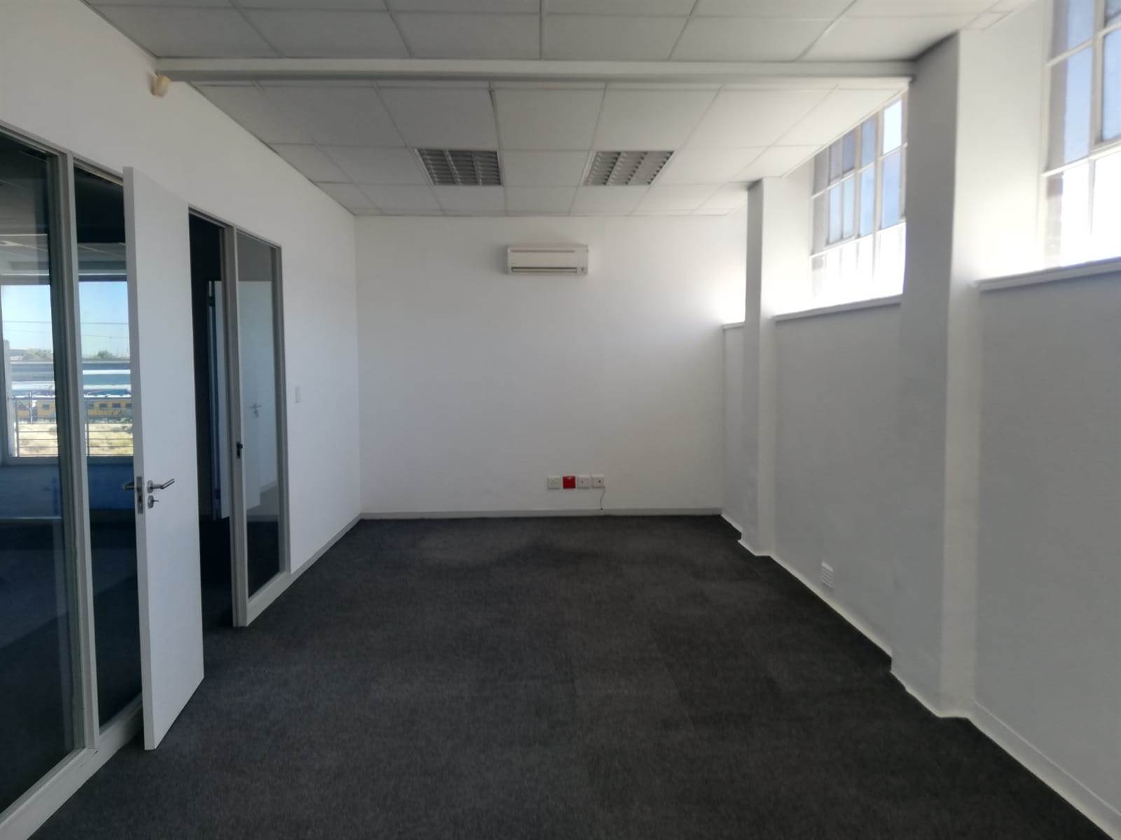 934  m² Office Space in Woodstock photo number 16