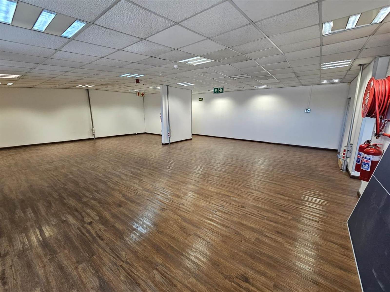 500  m² Office Space in Triangle Farm photo number 3