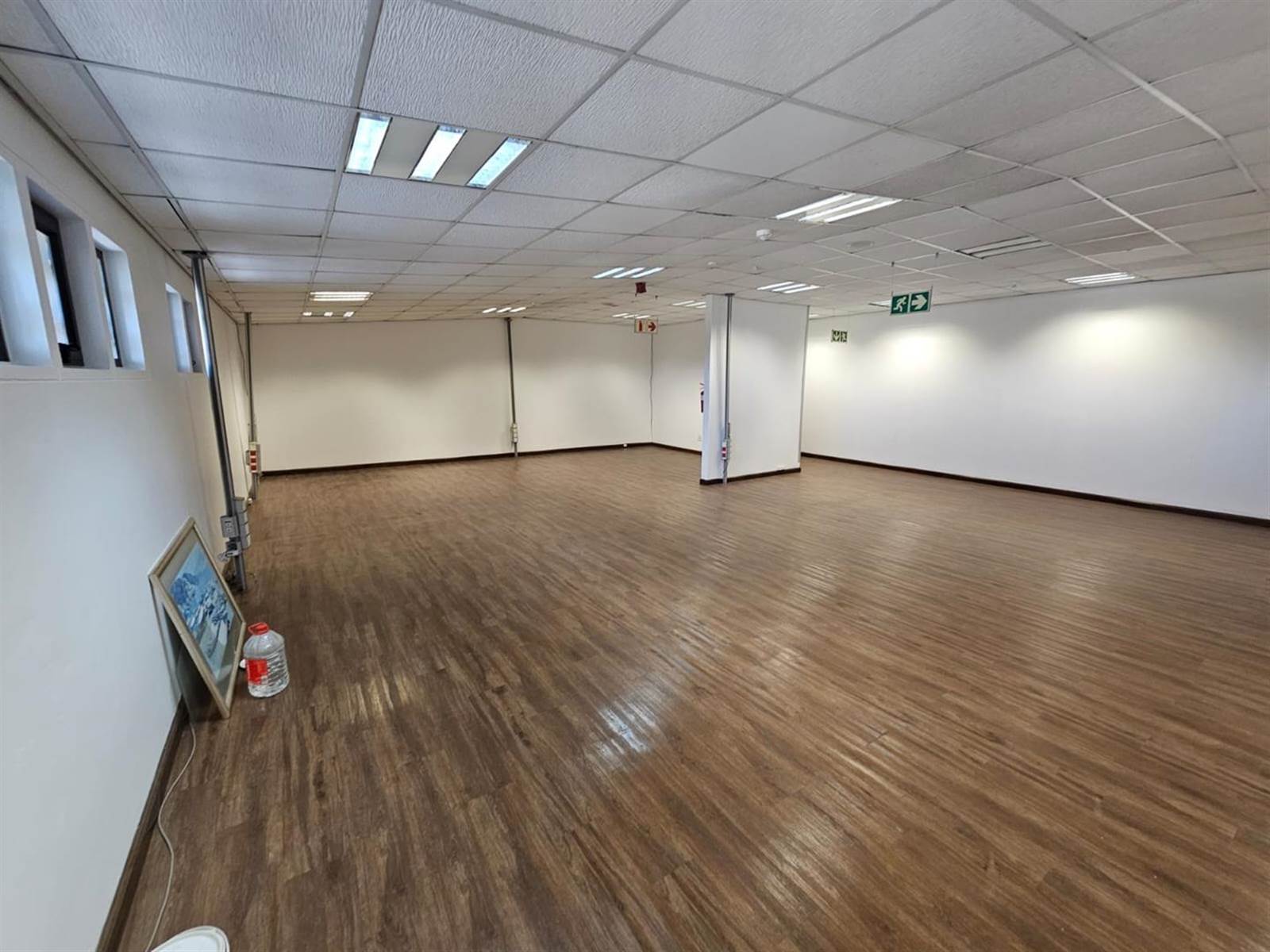 500  m² Office Space in Triangle Farm photo number 4