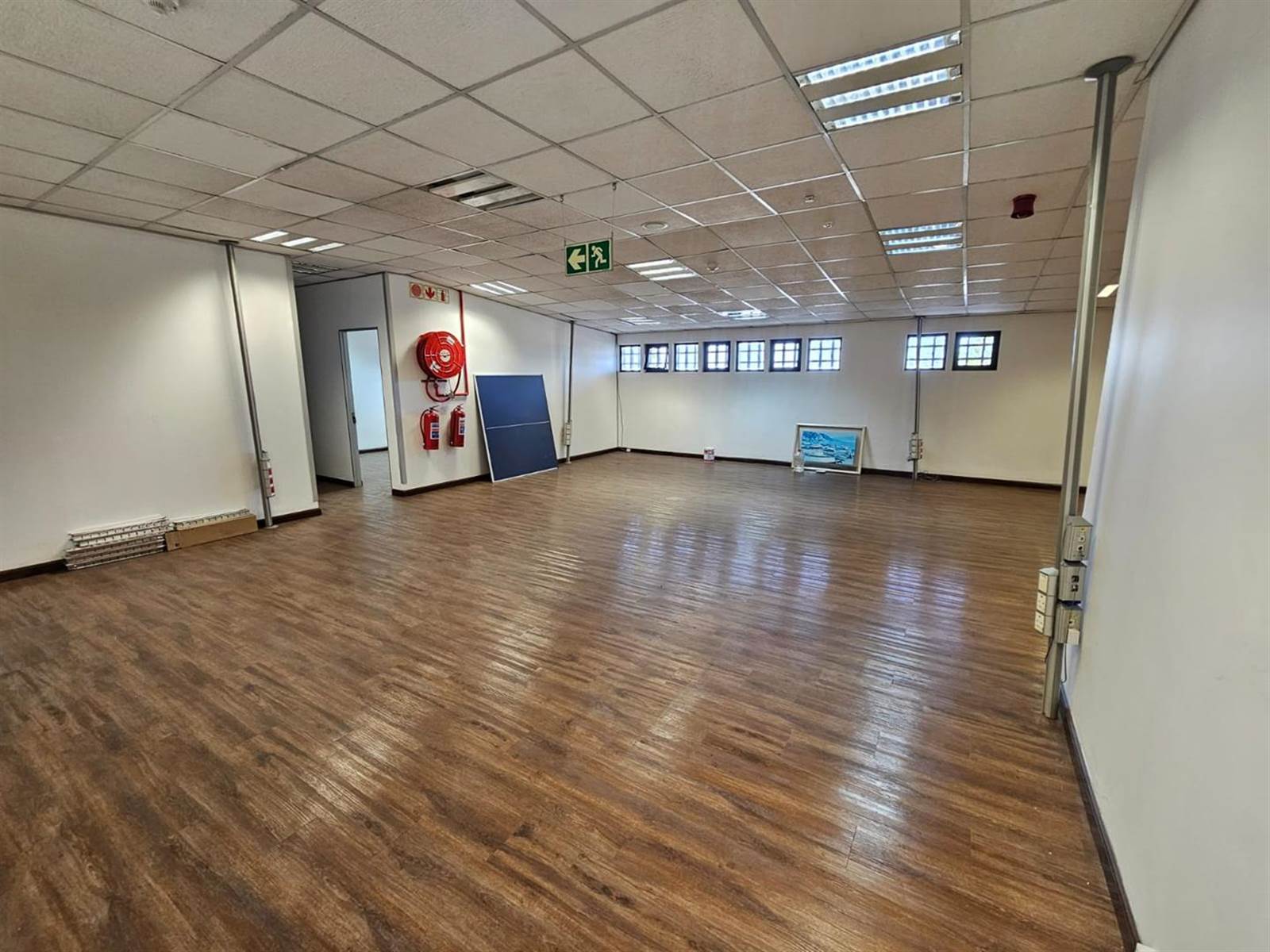 500  m² Office Space in Triangle Farm photo number 5