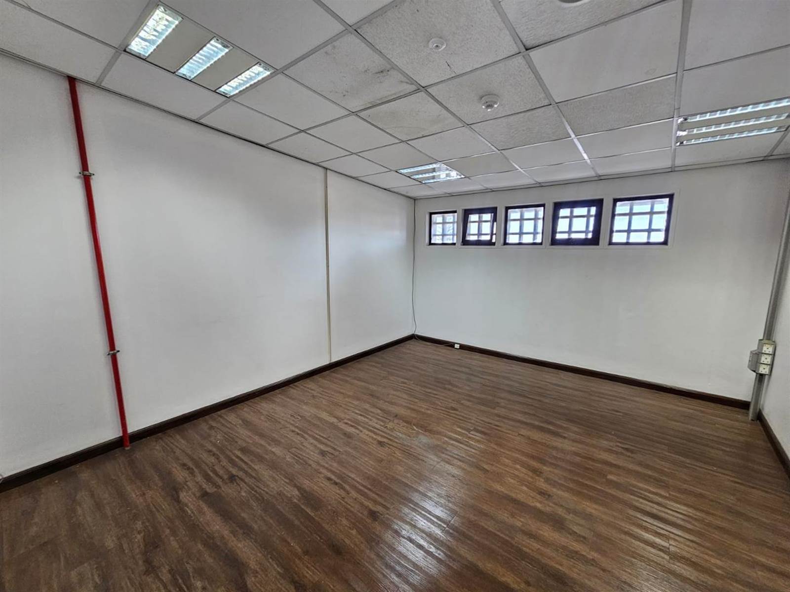 500  m² Office Space in Triangle Farm photo number 9