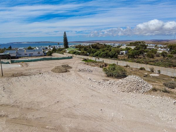 435 m² Land available in Middedorp