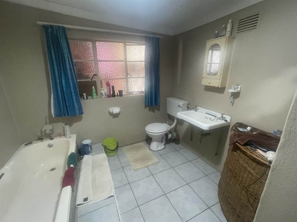 2 Bed House in Ficksburg photo number 5