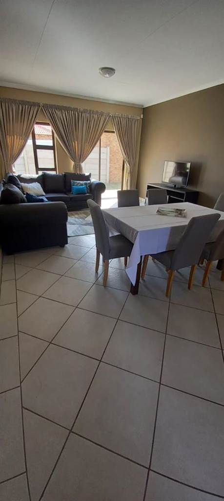 3 Bed Townhouse in Riversdale photo number 17