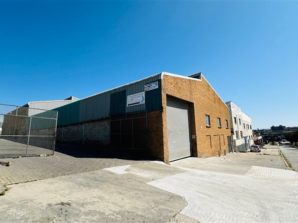 1 100  m² Industrial space