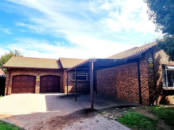 4 Bedroom House 4 Bedroom House