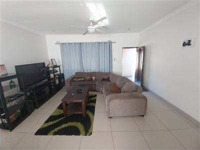3 Bed House in Southernwood photo number 3