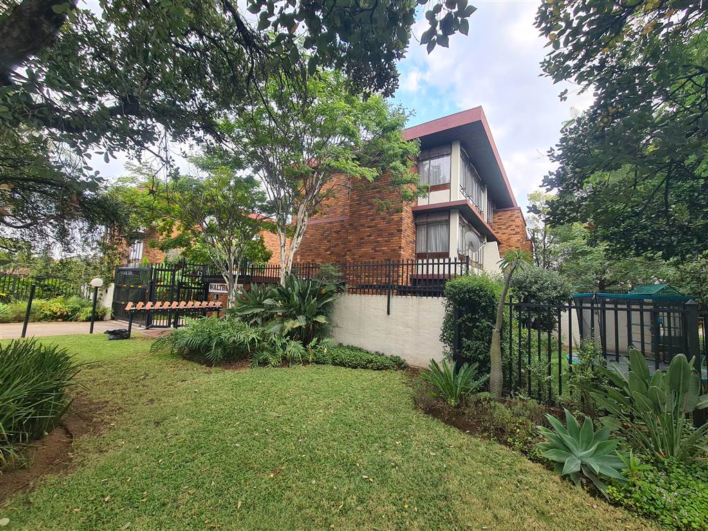 2 Bed Townhouse for sale in Queenswood T4597026 Private Property