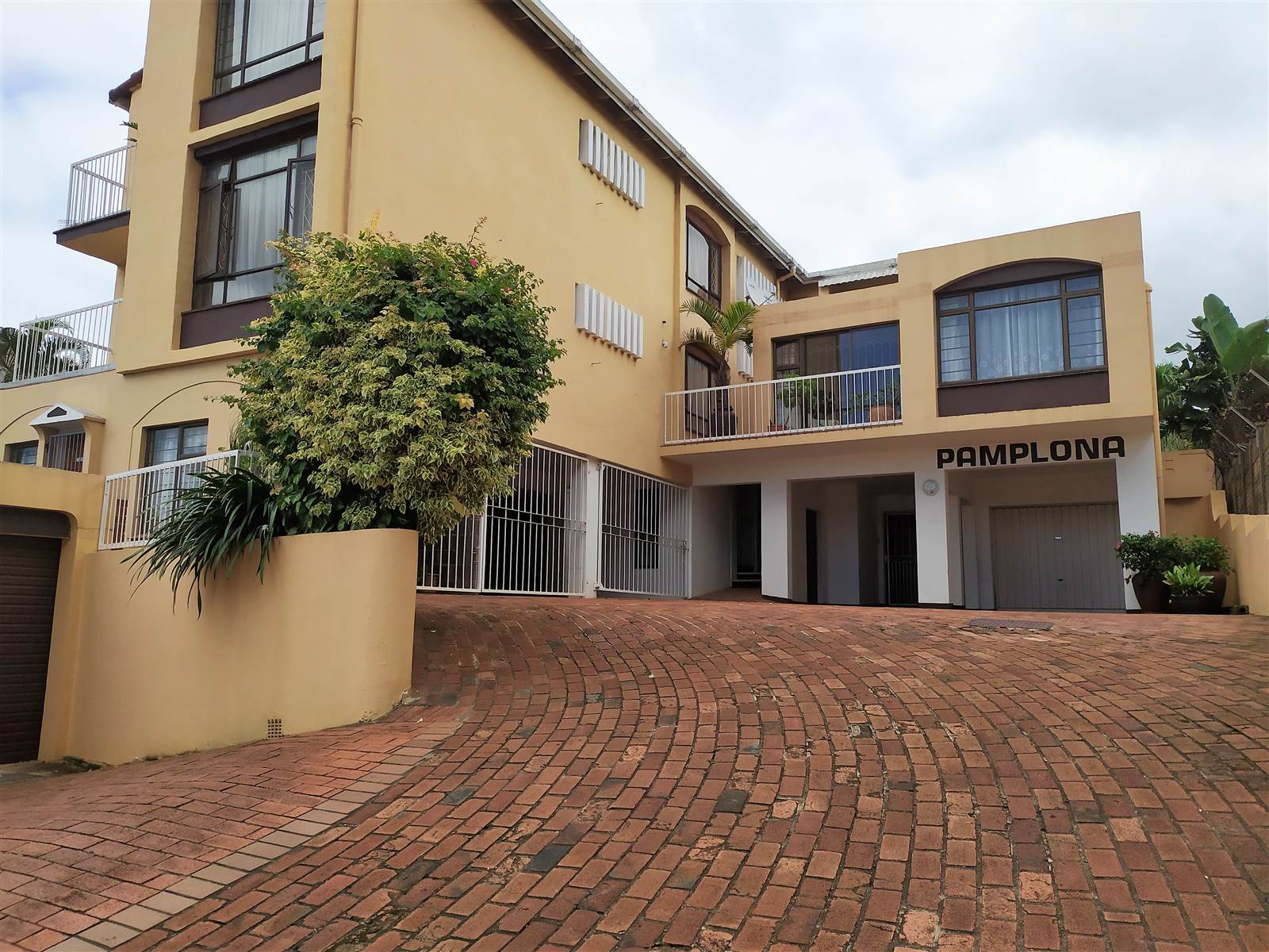 650  m² Commercial space in Bulwer photo number 1