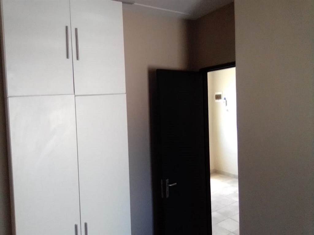 2 Bed Apartment in Belhar photo number 10