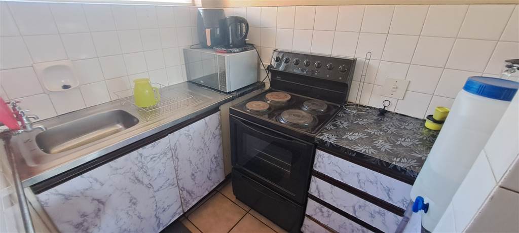 1.5 Bed Flat in Gezina photo number 4