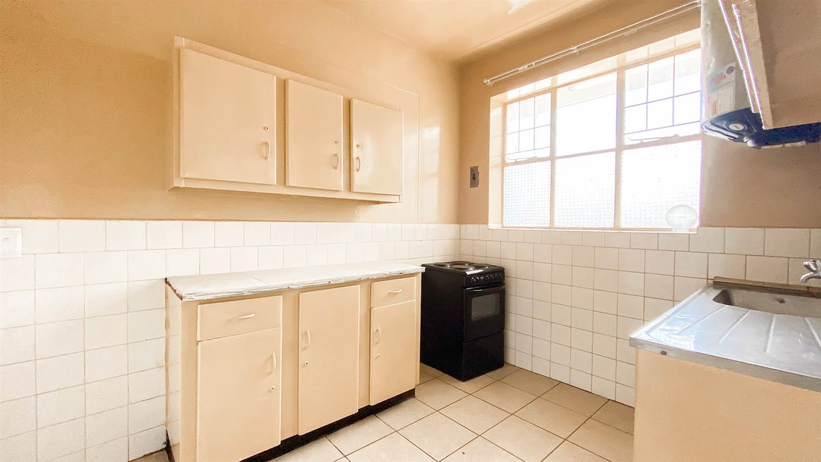 1 Bed Apartment in Hillbrow photo number 1