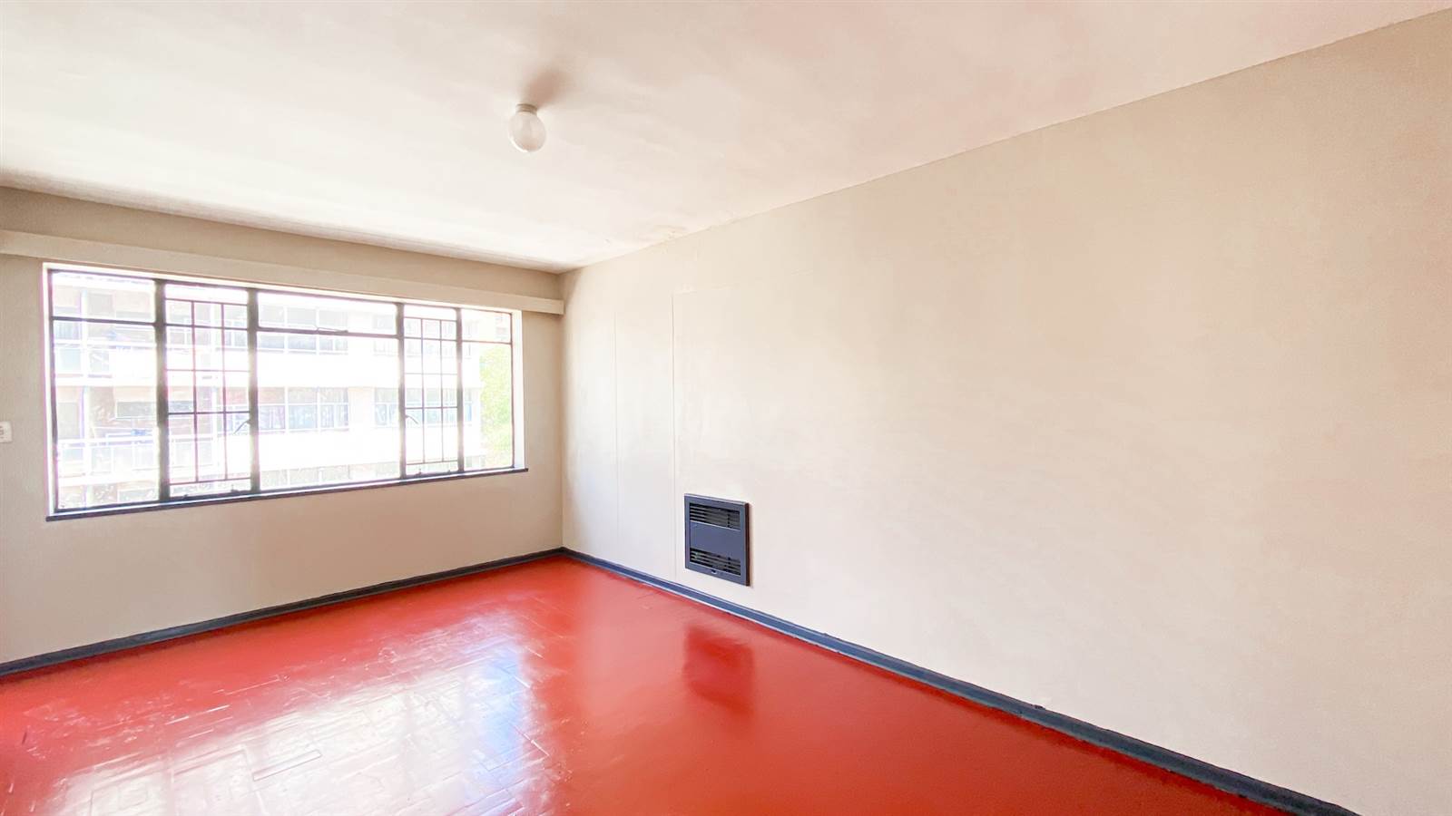 1 Bed Apartment in Hillbrow photo number 7