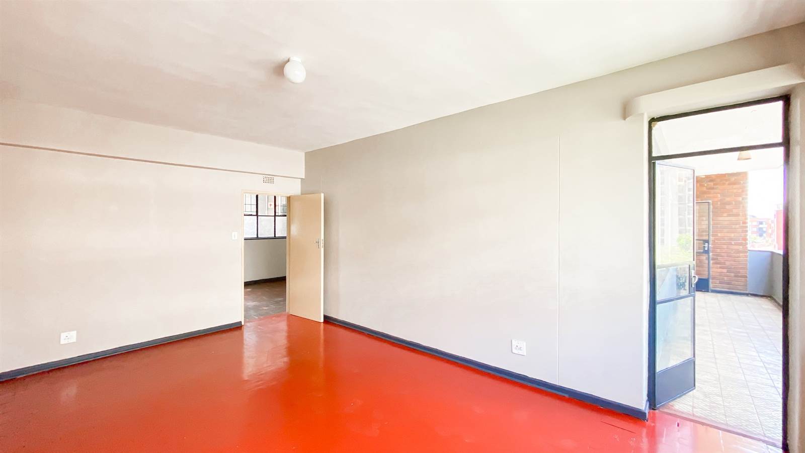 1 Bed Apartment in Hillbrow photo number 6