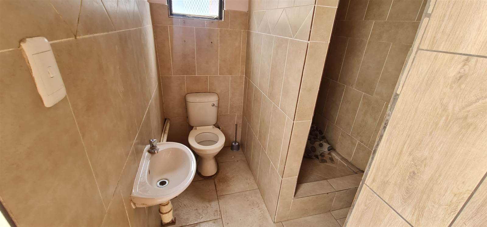 6 Bed Apartment in Zwide photo number 9