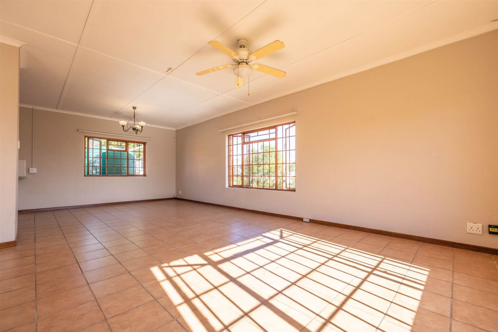 3 Bed House in Cradock Heights photo number 6