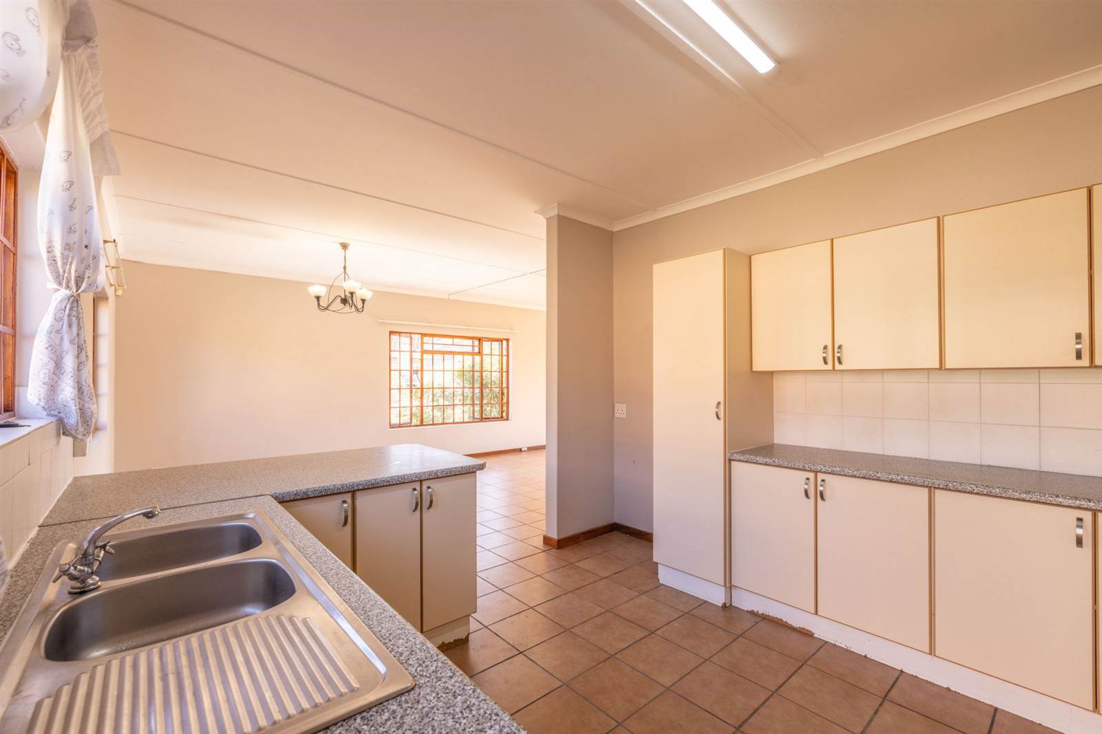 3 Bed House in Cradock Heights photo number 12