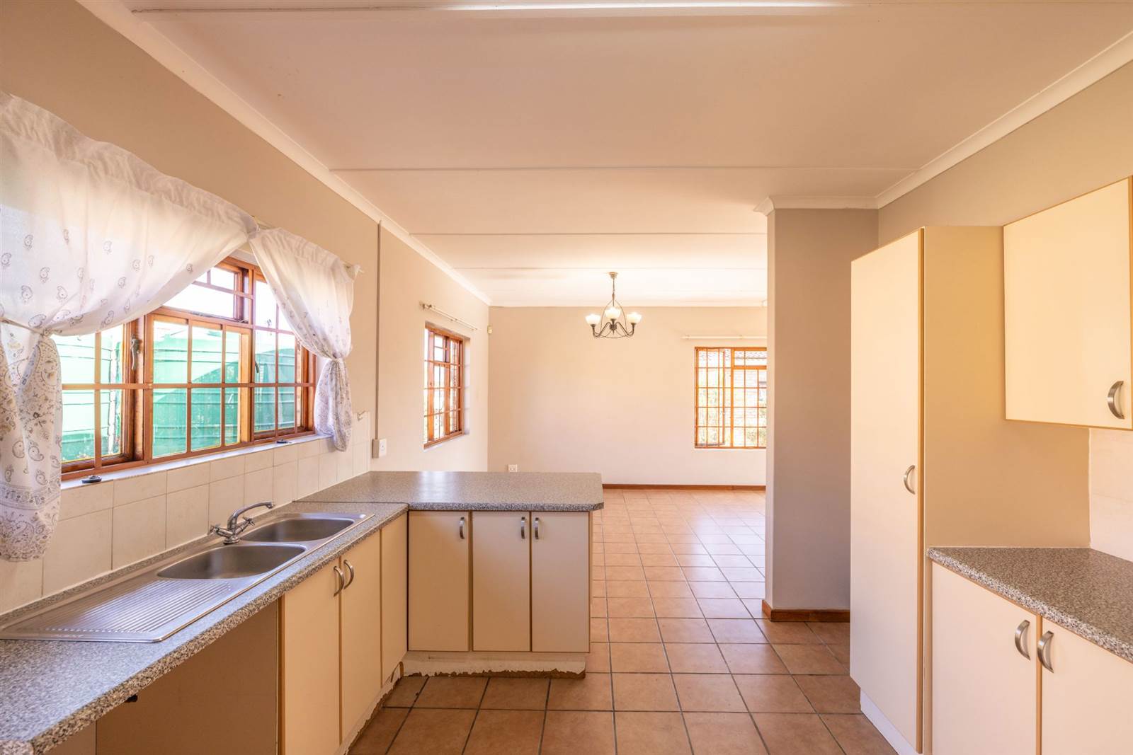 3 Bed House in Cradock Heights photo number 11