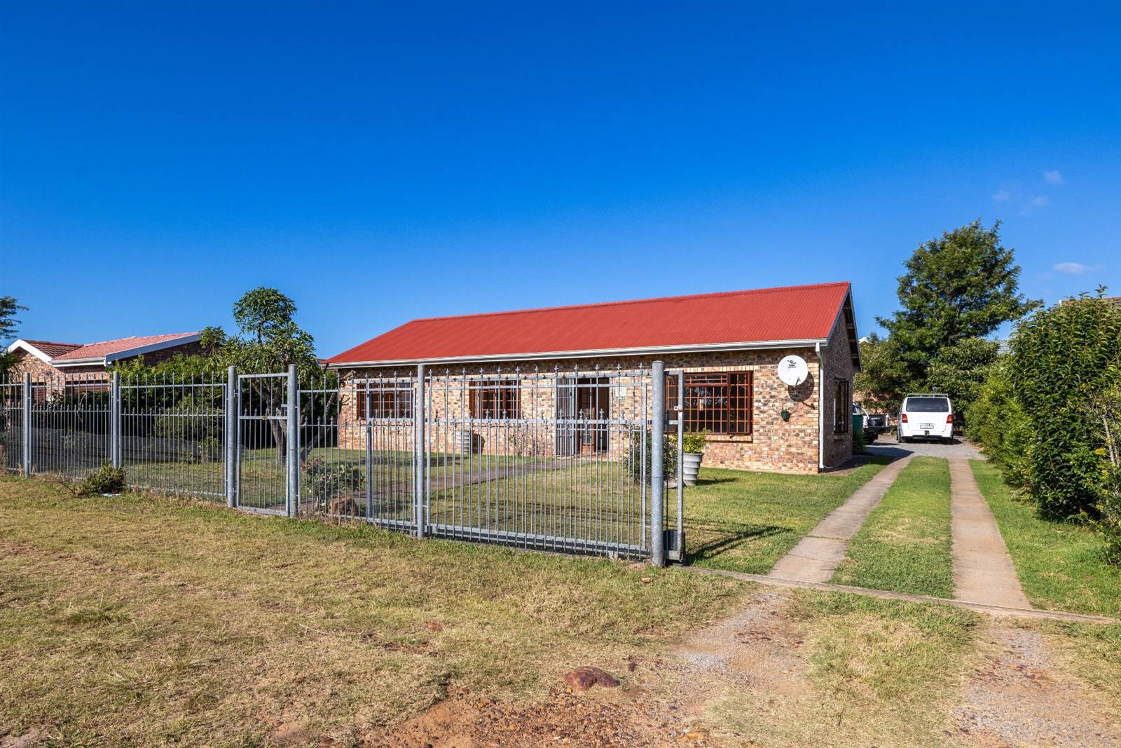 3 Bed House in Cradock Heights photo number 2