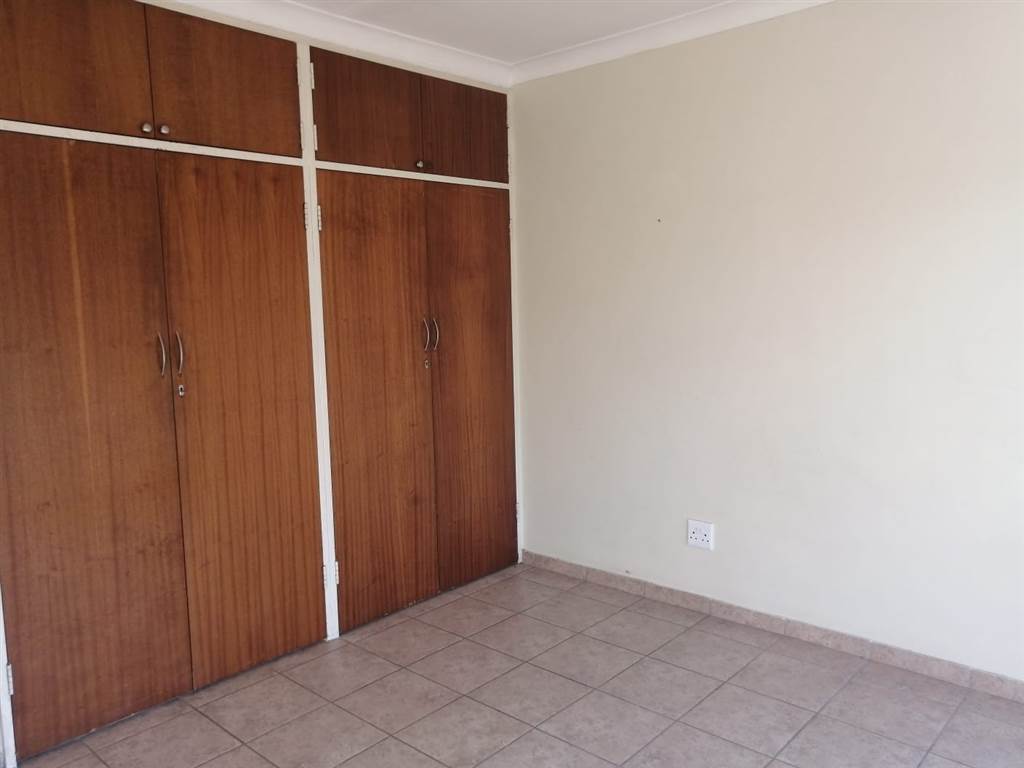 4 Bed House in Oudorp photo number 19