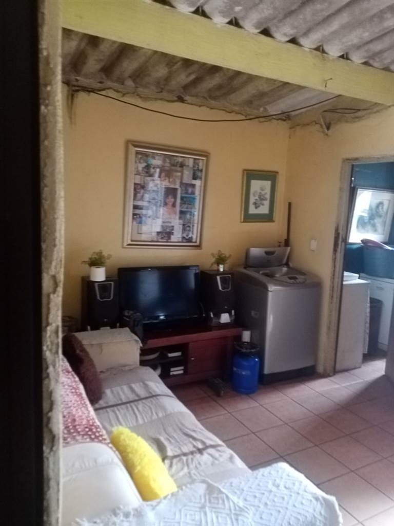 2 Bed House in Kalkfontein photo number 8