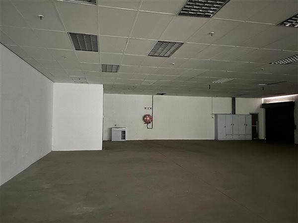 345  m² Commercial space