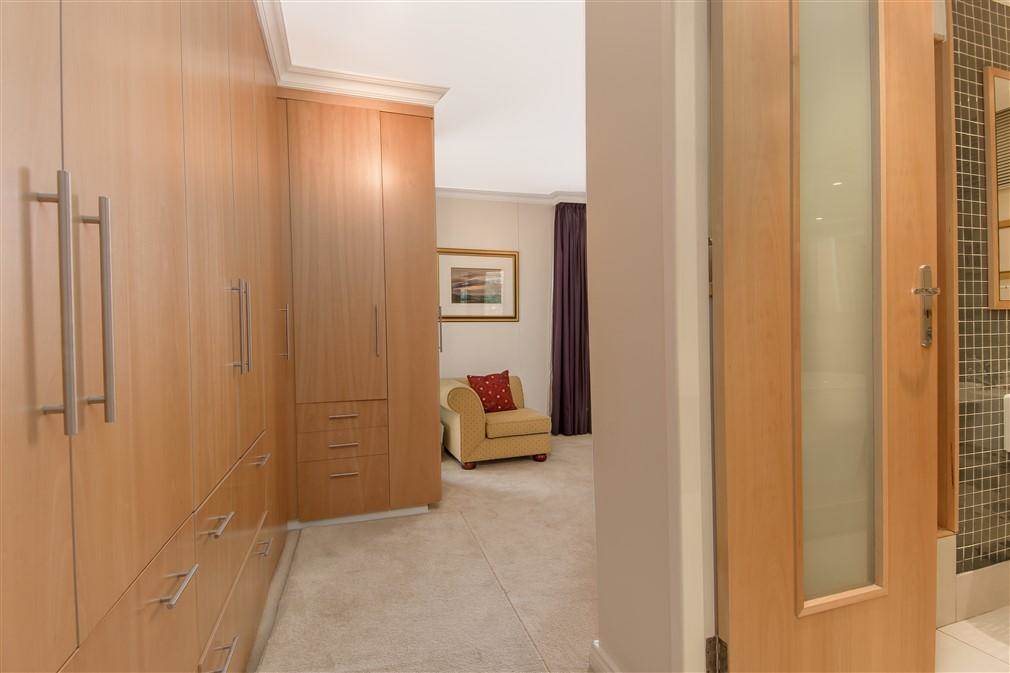 3 Bed Apartment in Benmore Gardens photo number 21