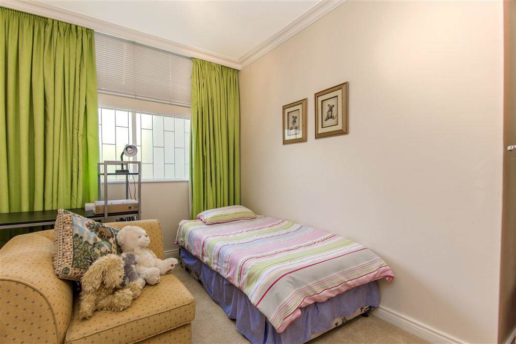 3 Bed Apartment in Benmore Gardens photo number 24