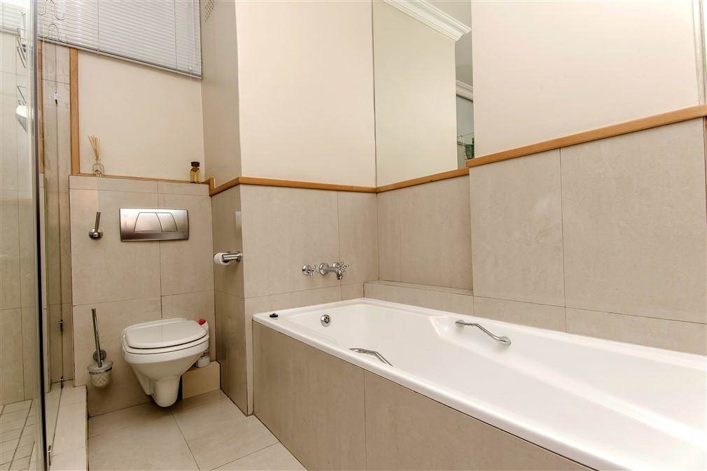 3 Bed Apartment in Benmore Gardens photo number 28