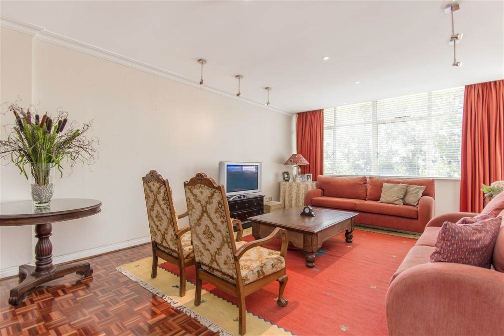 3 Bed Apartment in Benmore Gardens photo number 7