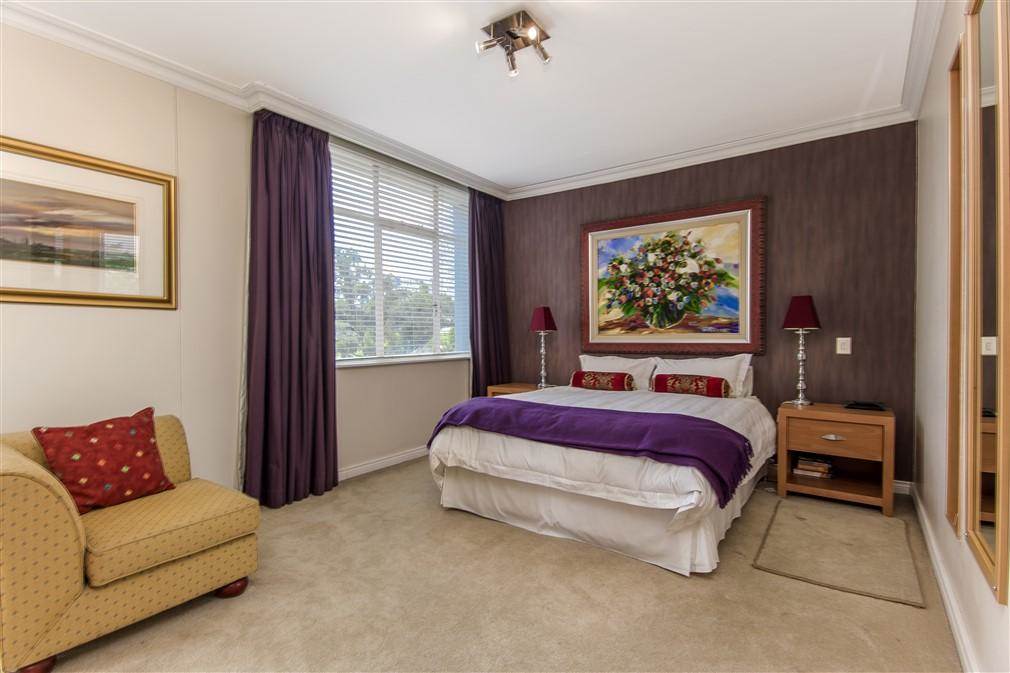 3 Bed Apartment in Benmore Gardens photo number 18