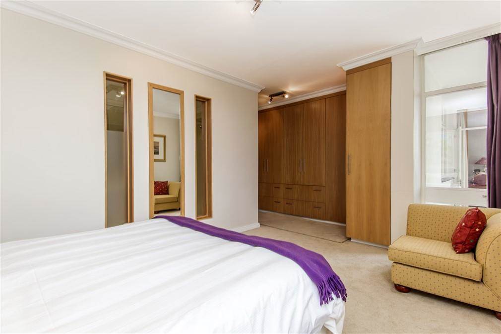 3 Bed Apartment in Benmore Gardens photo number 20