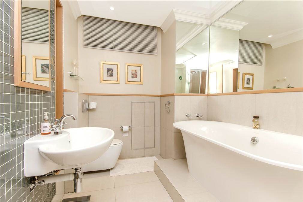 3 Bed Apartment in Benmore Gardens photo number 26