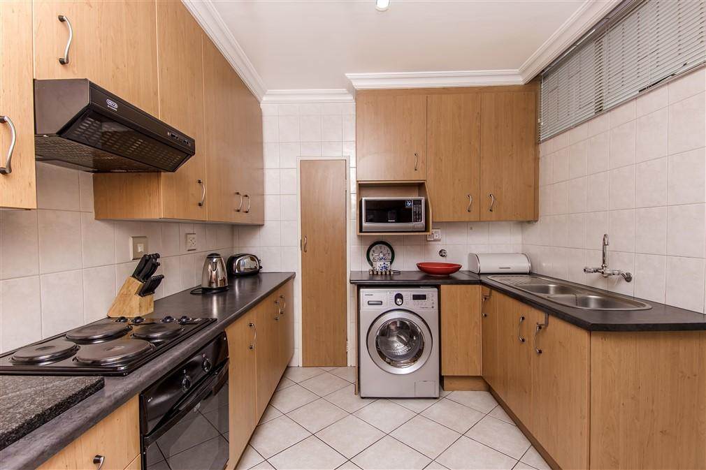 3 Bed Apartment in Benmore Gardens photo number 12