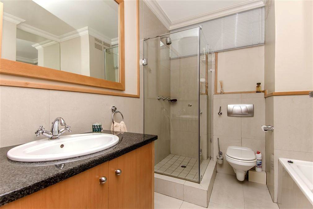 3 Bed Apartment in Benmore Gardens photo number 29