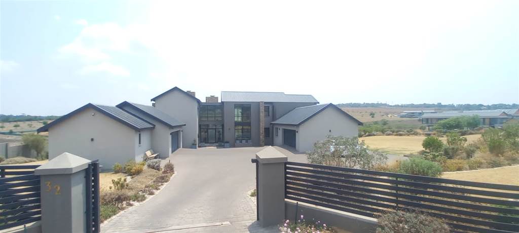 4 Bed House in Blue Hills Equestrian Estate photo number 9