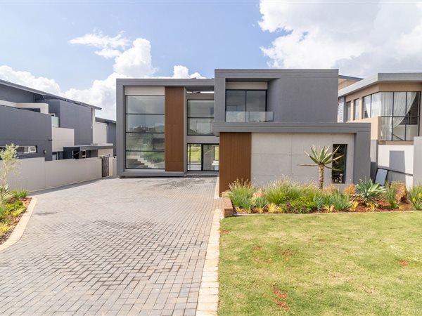5 Bedroom House 5 Bedroom House