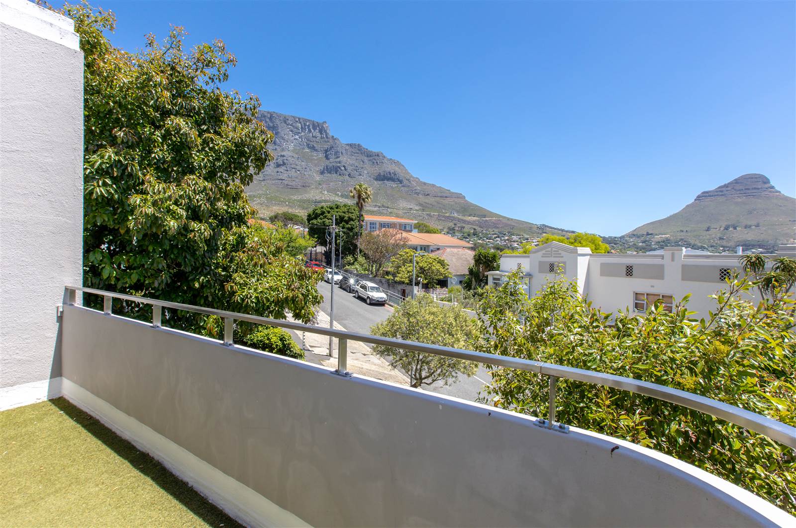 3 Bed Apartment in Vredehoek photo number 10