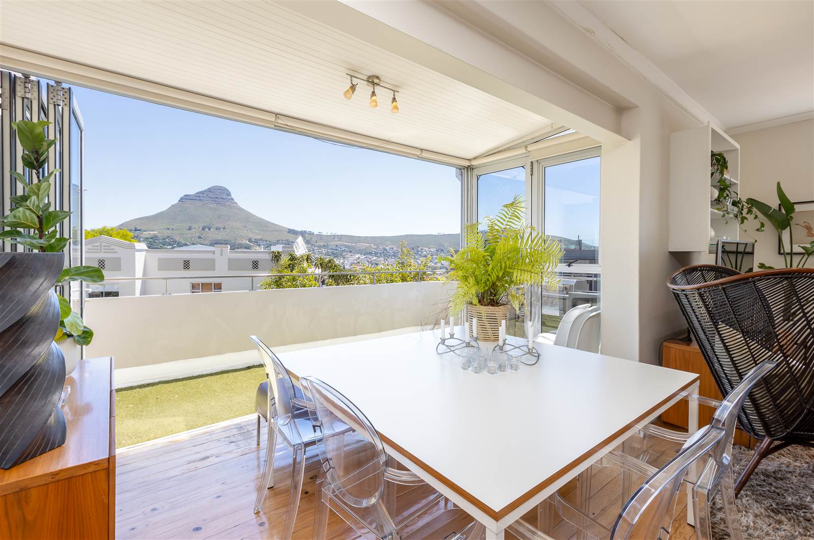 3 Bed Apartment in Vredehoek photo number 1