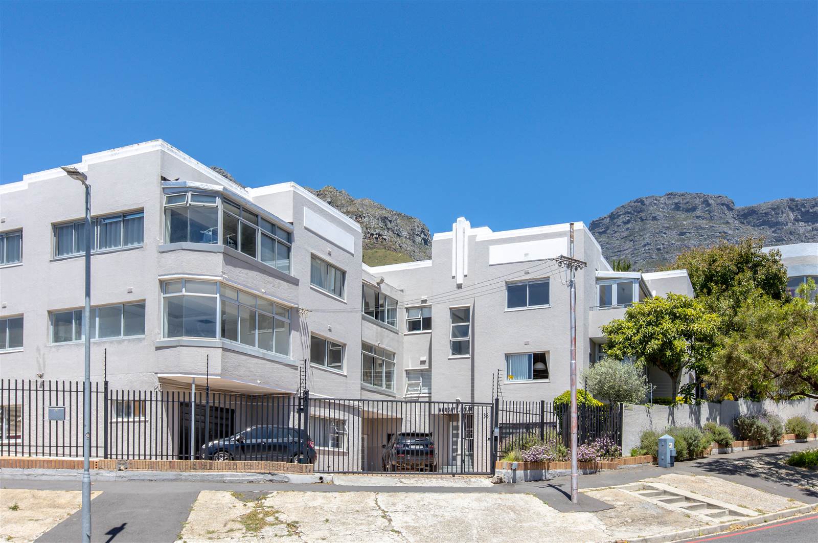 3 Bed Apartment in Vredehoek photo number 23