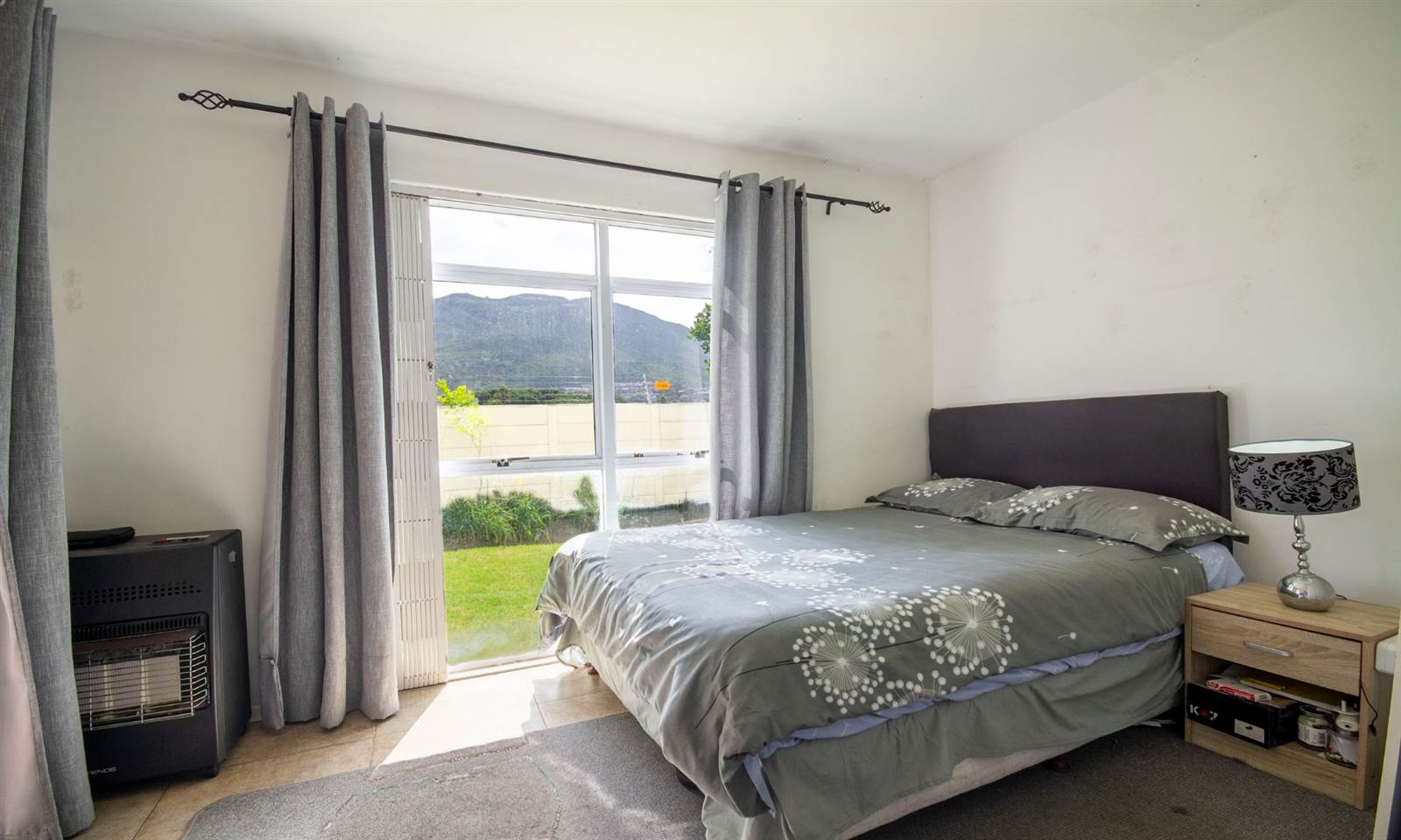 2 Bed Apartment in Hout Bay and surrounds photo number 6