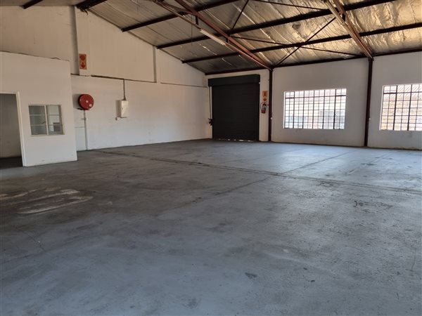 210  m² Industrial space