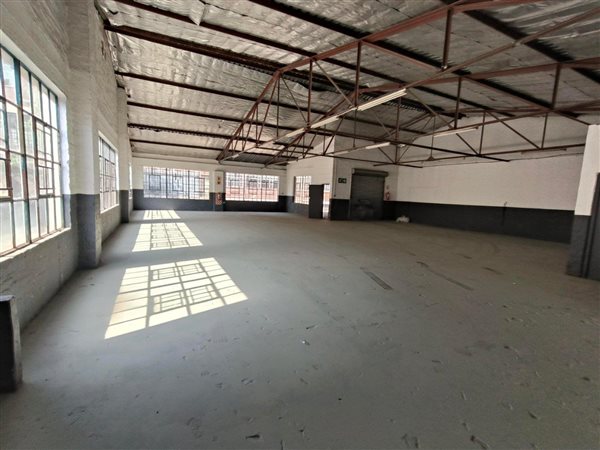 330  m² Industrial space